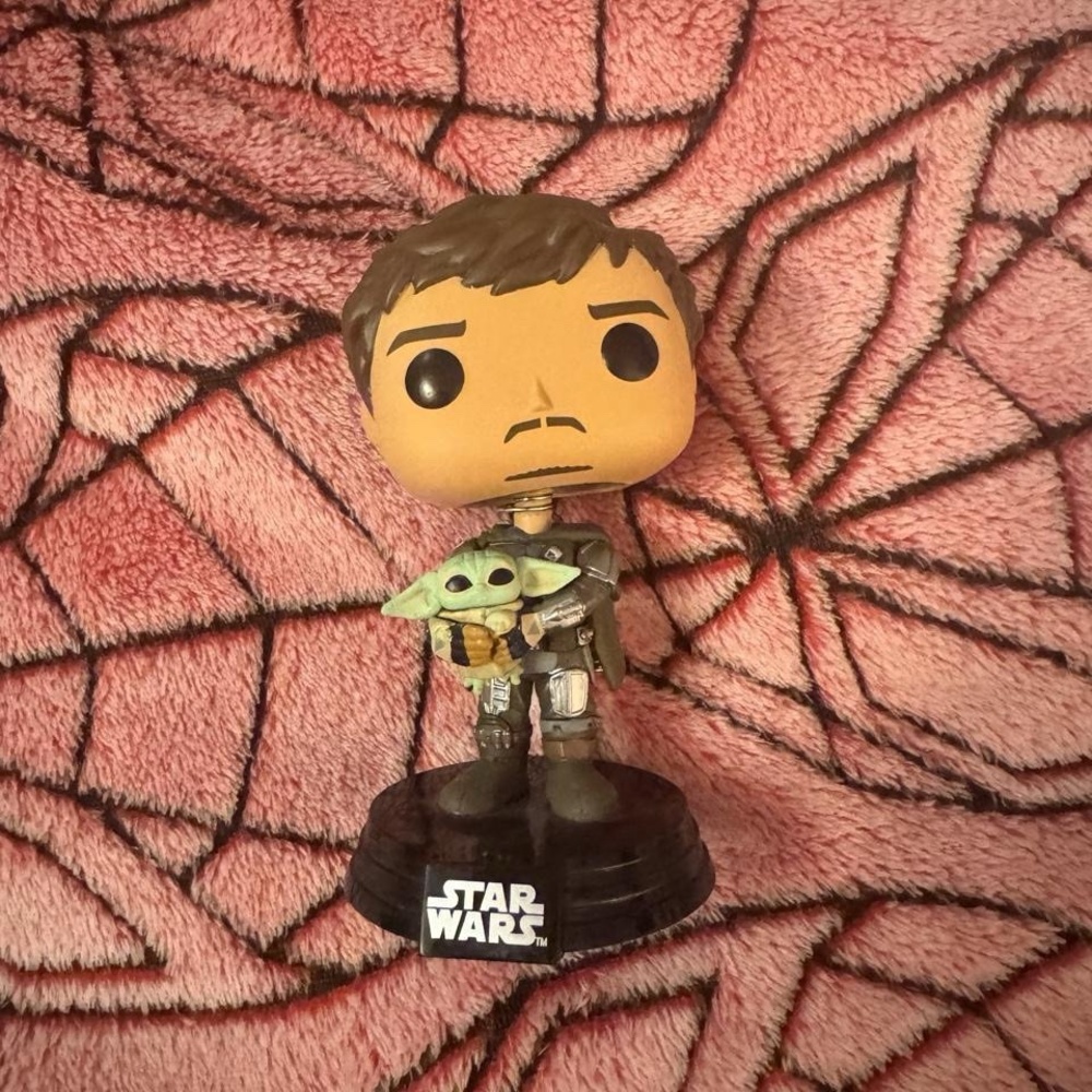 Funko Pop Star Wars Mandalorian Din Djarin with Grogu 3.75in Vinyl Figure